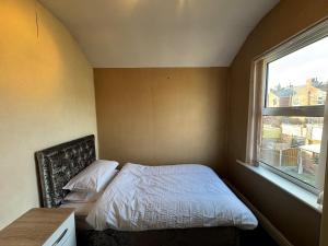 Gallery image of Extra Large home fits FIVE guests in Balby