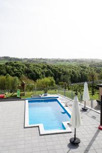 Bazén v ubytování Holiday home Luria Hill nebo v jeho okolí