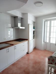 Kuchnia lub aneks kuchenny w obiekcie CASA AMELIA Apartamento Bajo con terraza y jardín Apartamento 1ªPlanta