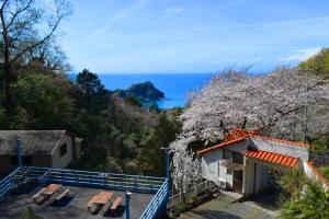 Fotografie z fotogalerie ubytování 紺碧の海眺望の絶景宿コートロシューズ v destinaci Matsuzaki