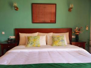 Una cama o camas en una habitación de Riad Dar Achaach
