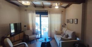 a living room with a couch and a tv at Mirador Esperabán in Aldehuela