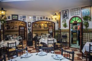 Un restaurant sau alt loc unde se poate mânca la Apartamentos Turísticos Bahía Sur