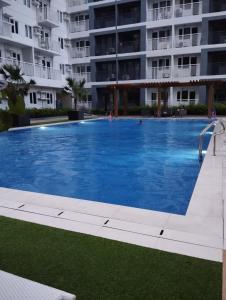 Πισίνα στο ή κοντά στο RJ Elite Escape 2BR Condo w balcony near SM Iloilo