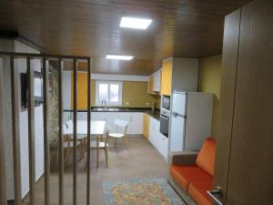 a small kitchen with a table and a dining room at Casa do Cortinhal in Covilhã