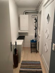 Cuina o zona de cuina de Moderne Wohnung mit Garten