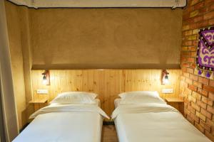 Postel nebo postele na pokoji v ubytování Pristine Hotel