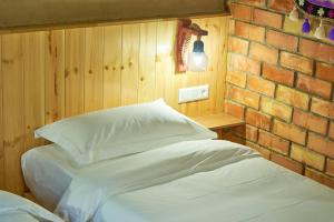 Postel nebo postele na pokoji v ubytování Pristine Hotel