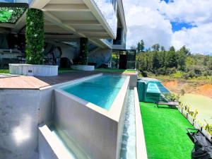 Bazén v ubytování EleMYNT LifeStyle Hotel nebo v jeho okolí