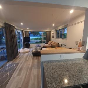 Χώρος καθιστικού στο Beach Front Paradise