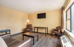 TV a/nebo společenská místnost v ubytování Extended Stay America Suites - Somerset - Franklin