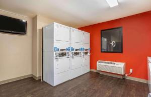 Kuchyň nebo kuchyňský kout v ubytování Extended Stay America Suites - Somerset - Franklin