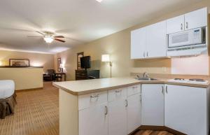 Kuchyň nebo kuchyňský kout v ubytování Extended Stay America Suites - South Bend - Mishawaka - North
