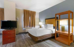 Ένα ή περισσότερα κρεβάτια σε δωμάτιο στο Extended Stay America Suites - Kansas City - Overland Park - Metcalf Ave +49 φωτογραφίες