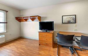 TV a/nebo společenská místnost v ubytování Extended Stay America Select Suites - Provo - American Fork