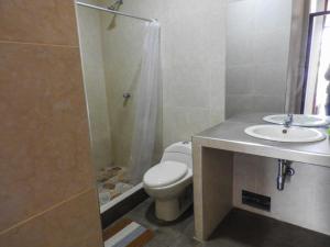 a bathroom with a toilet and a shower and a sink at Casa moderna con Piscina, Iquitos in Iquitos +16 photos