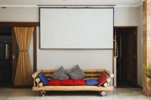 Posezení v ubytování Naughty Nest Hostel Bali