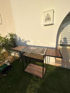 Πινγκ πονγκ στο Luxurious 4 Bedrooms Twin House for rent in Mountain View Ras El Hikma ή εκεί κοντά