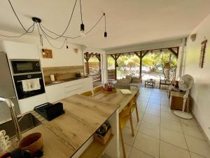 Cucina o angolo cottura di Kay Agapi - Apt T3 sur la plage - Diamant