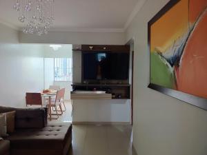 Μια τηλεόραση ή/και κέντρο ψυχαγωγίας στο Apartamento COP 30