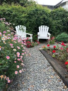 Aed väljaspool majutusasutust Victoria Bungalow