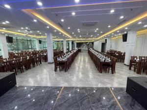 En restaurant eller et andet spisested på Anh Thuận Cát Bà Hotel