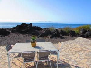 a table with chairs and a potted plant on top of it at Cap-Azul in Porto Novo