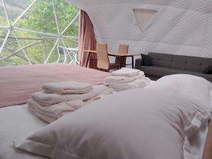 Voodi või voodid majutusasutuse Glamping Machakhela 2 toas