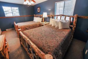 Ένα ή περισσότερα κρεβάτια σε δωμάτιο στο Timber Creek Chalets- 7 cabin +7 φωτογραφίες