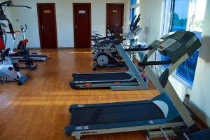 Fitness centrum a/nebo fitness zařízení v ubytování Wuduria Hotel