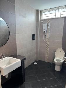 Bilik mandi di HomestayRossy +5 gambar