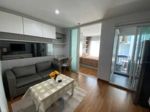 Χώρος καθιστικού στο Stunning Condo - BTS On Nut - Pool, Gym, Wi-Fi