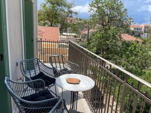 Balkón nebo terasa v ubytování Asos Beachfront Apartment, Center village, 20m Beach - near Myrtos - Fiskardo