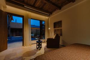 Shaxi Fengyasong Village Hotel的休息区