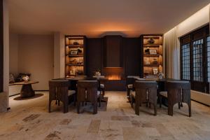 Shaxi Fengyasong Village Hotel的休息区