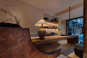 Shaxi Fengyasong Village Hotel的厨房或小厨房