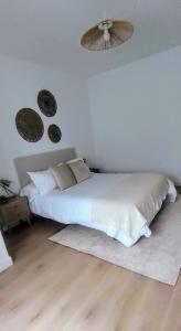 Кровать или кровати в номере Apartamento Illa Salvora, Portonovo