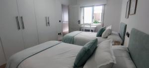 Кровать или кровати в номере Apartamento Illa Salvora, Portonovo