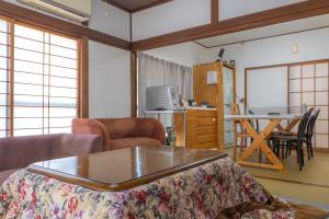 Η κουζίνα ή μικρή κουζίνα στο Nagasaki no Wagaya2 Traditional Japanese House 坂道の古民家 +14 φωτογραφίες