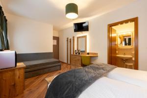 TV a/nebo společenská místnost v ubytování Kyrr Smart Mountain Retreat