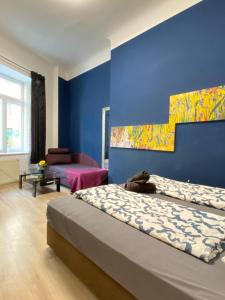 Postel nebo postele na pokoji v ubytování Elegant 1BR Apartment by Danube River Premium Stay