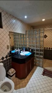 Et badeværelse på Laem Mae Phim Bali residences 71