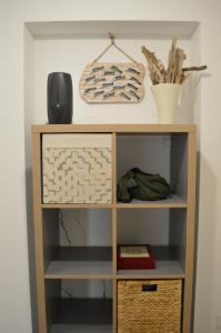 a book shelf in a room with a shelf at La Casetta di via Tasso in Piombino