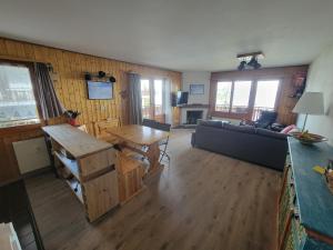 TV a/nebo společenská místnost v ubytování Vacances à la montagne