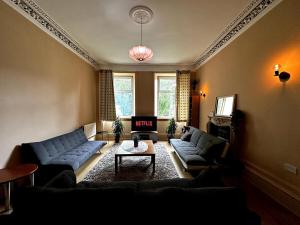 Fotografie z fotogalerie ubytování Cheerful 5 Bedroom House Close to Central West End and Parking v destinaci Glasgow