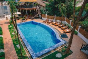 an overhead view of a swimming pool with lounge chairs at Luang Prabang Dream 1985 in Luang Prabang
