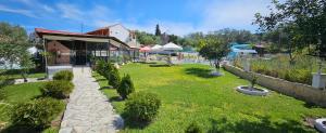 A garden outside Pension Nychterida