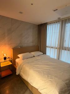 a bedroom with a large white bed and a window at Seoul Modern Cozy Stay in Seoul