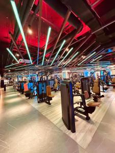 Fitness centrum a/nebo fitness zařízení v ubytování Ramada Plaza Optics Valley Hotel Wuhan (Best of Ramada Worldwide)
