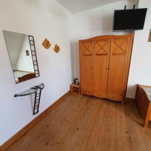 Telewizja i/lub zestaw kina domowego w obiekcie Dworek Marmis - idealny dla rodzin